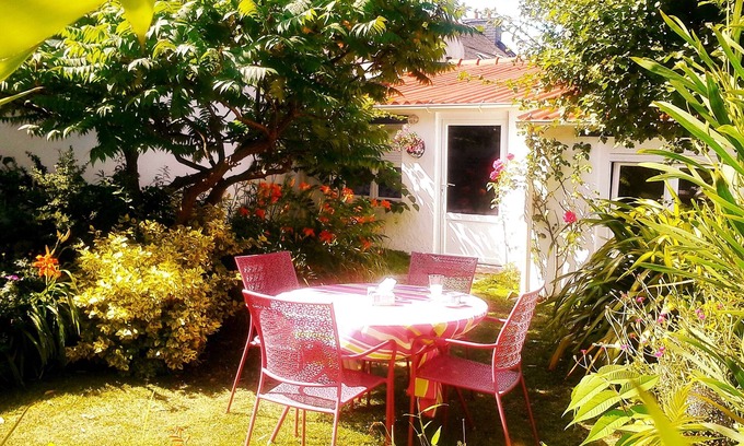Tregastel House | Artistic Retreat with Oceanfront Views & Pet-Friendly Comfort