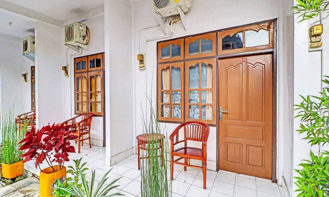 Buduk Hotel | Budget-Friendly Stay at SUPER OYO 1356 Gusti Residence