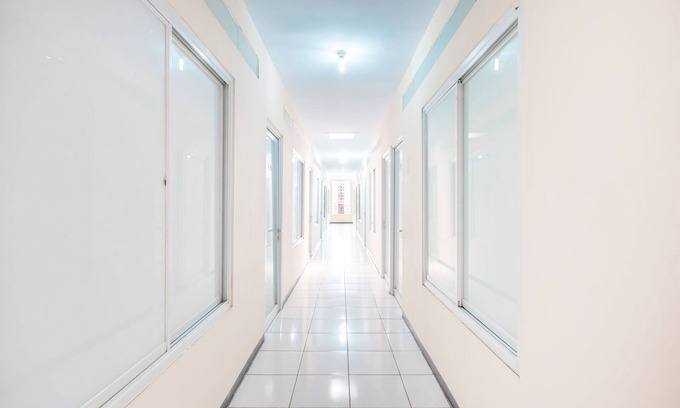 Menteng Hotel | Budget-Friendly Stay at Super OYO 1868 J&b Room Pramuka