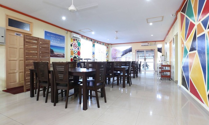 Kampung Kijing Hotel | Budget-Friendly Super OYO 89640 Hotel Pelangi Marang