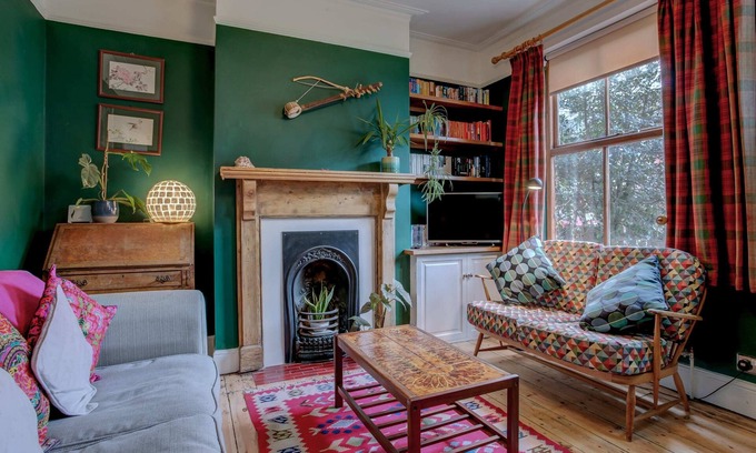 Norwich House | Quirky Pet-Friendly Retreat with Free Parking & Top Rating