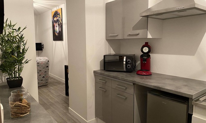 Cahors Apartment | Ideal Studio with Garden in Central Town, Rated 10/10
