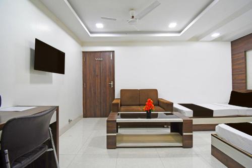 Dhanbad Hotel | Budget-Friendly Stay at Collection O Hotel Amrit Plaza
