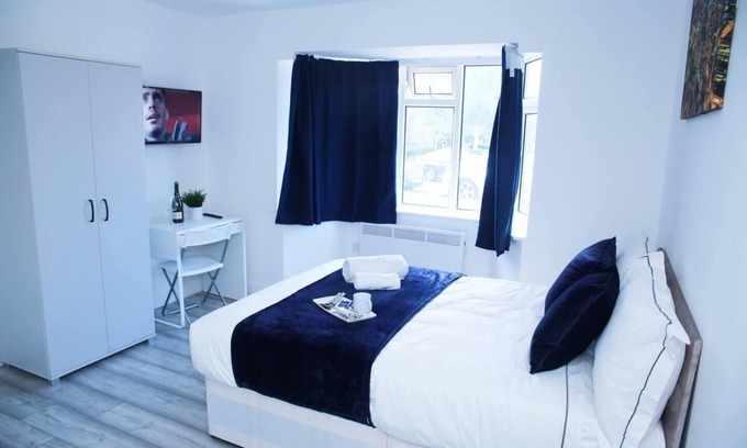 South Harrow Apartment | Comfortable 1-Bed Apartment in Harrow with Breakfast & Pets