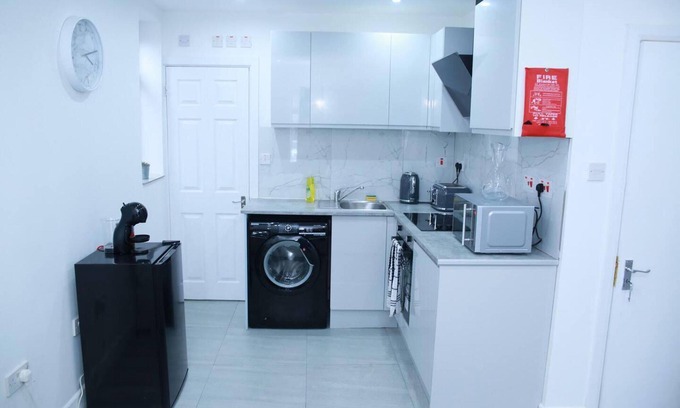 Roxbourne Apartment | Cozy 1-Bed Apartment in Harrow with Pet-Friendly Amenities