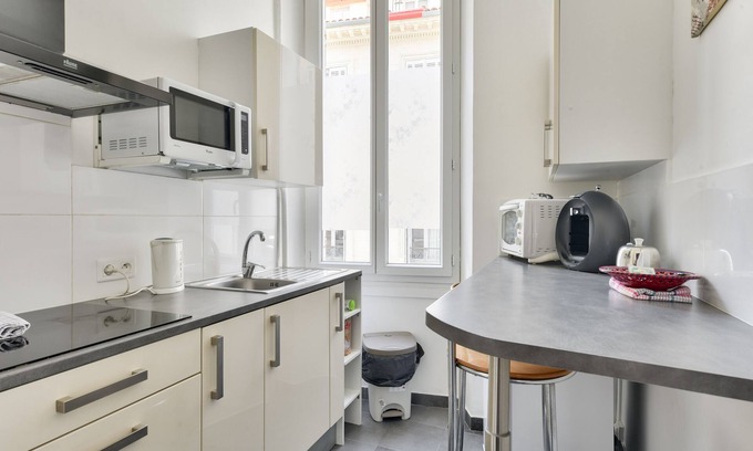 1st Arrondissement Apartment | Exceptional 1 Bedroom Flat in Longchamp Palace Area