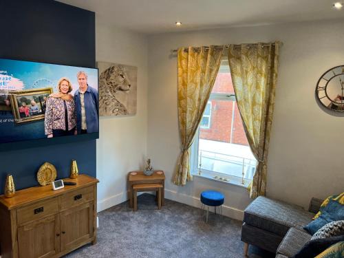 Stoke-on-Trent Apartment | Elegant 2-Bed Apartment in Prime Location, Pet-Friendly