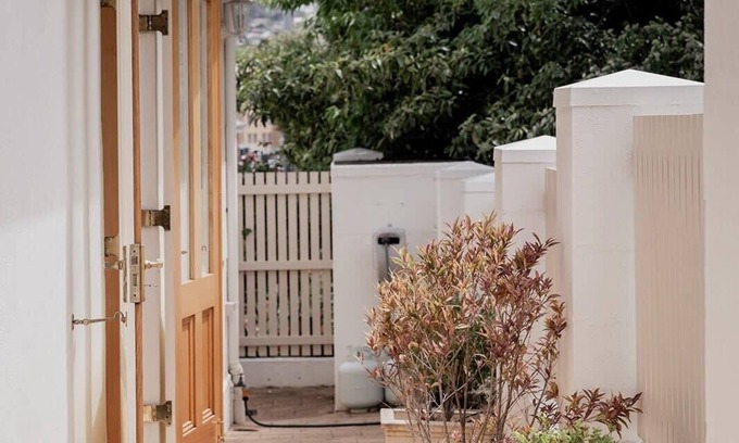 Battery Point House | Superb 2 bedroom home only steps from Salamanca