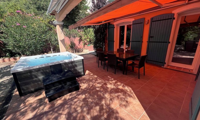 Taradeau Cabin | Superb 3-bedroom bungalow in a quiet private residence with private Jacuzzi