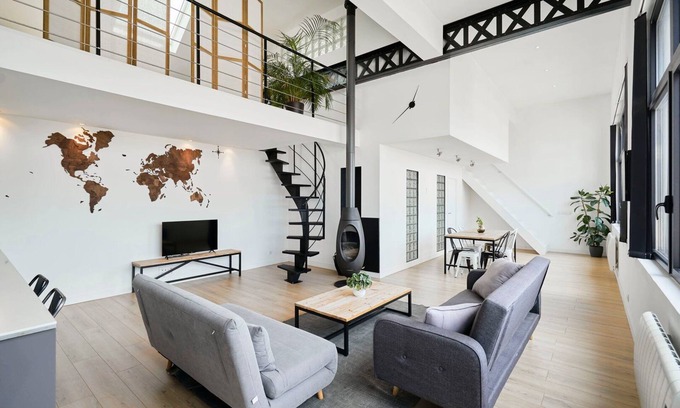 Tourcoing Apartment | Inviting 3-Bedroom Duplex Loft with Parking & Spa Amenities