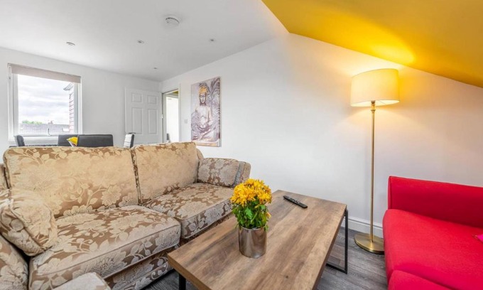 Southall Broadway House | Inviting 3BD Home in Southall - Perfect for Families