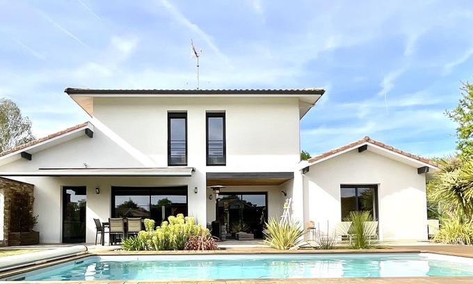 Tosse Villa | Beautiful Villa in TOSSE with Pool for 8 Guests