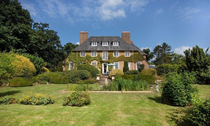 Saint Asaph House | Elegant 5-Bedroom Arts and Craft House with Ocean View