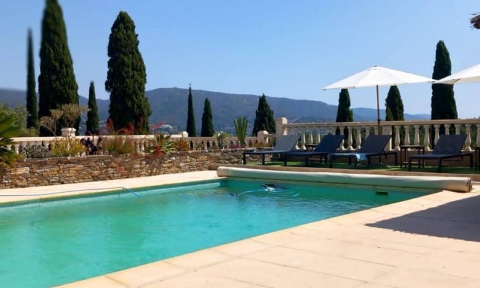 Bormes-Les-Mimosas Apartment | Idyllic Gîte with Pool, Just Minutes from Stunning Beaches