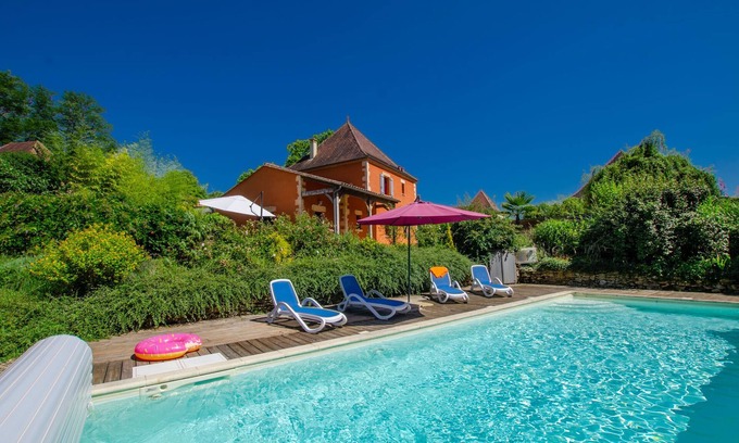 Sarlat-la-Caneda House | Ideal Villa with Private Heated Pool, Steps from Town Center