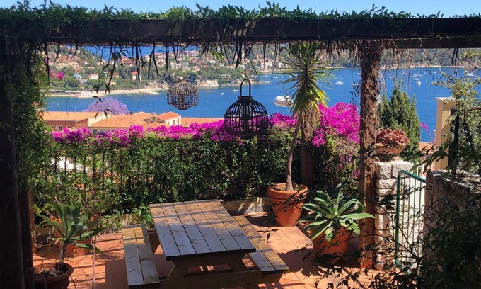 Villefranche-sur-Mer Apartment | Garden Oasis Apartment with Oceanfront Spa and Breakfast