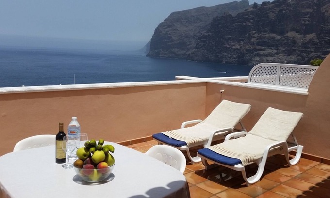 Los Gigantes Apartment | Idyllic Apartment with Cliff Sun Terrace and Ocean Views