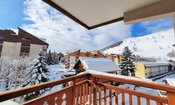Les Deux Alpes Apartment | Elegant Coeur Station Apartment with Spa & Hot Tub Access