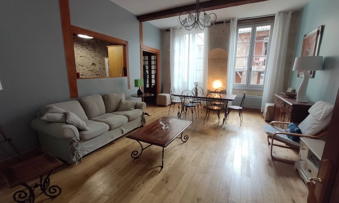 Lectoure Apartment | Prime Apartment in the Heart of Lectoure with Spa & Breakfast