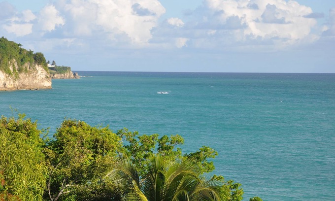 Dampierre Apartment | Inviting Apartment with Private Pool & Garden, Near the Sea