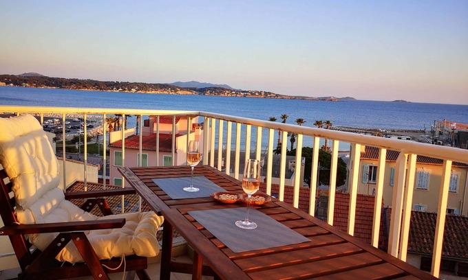 Bandol Apartment | Idyllic Apartment with Sea View, Balcony & Free Parking