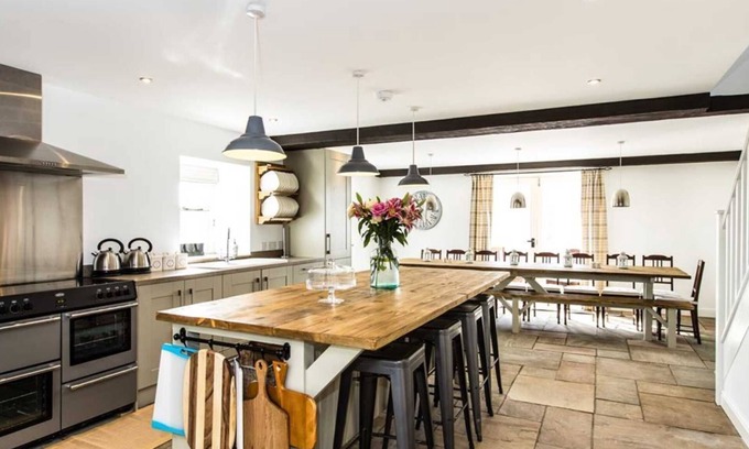 Monyash House | Spacious Barn Conversion with Games Room Near Monyash