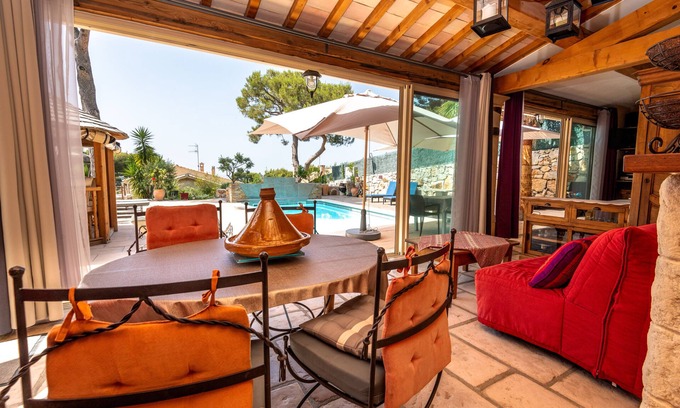 Cassis Cabin | Exquisite Bungalow with Private Pool & Sea View in Cassis