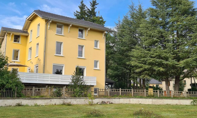 Le Chambon-sur-Lignon House | Charming Country House Retreat in the Majestic Mountains