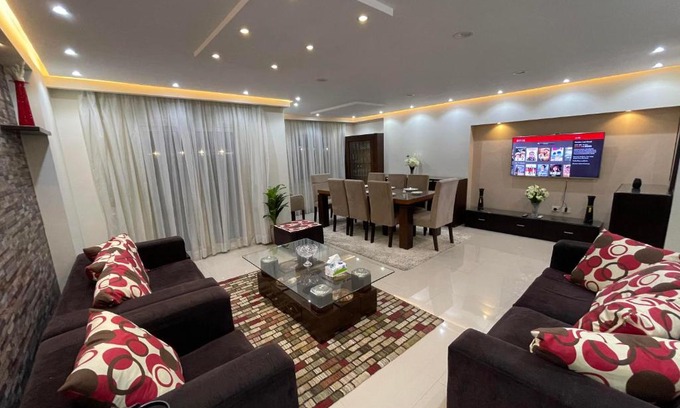 An-Nuzhah Apartment | Beautiful 3BDR Apartment with Scenic Airport Views