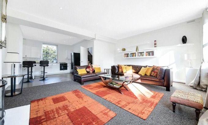 Ravenscourt Park Apartment | Top-Rated Contemporary Apartment with Family & Pet Amenities