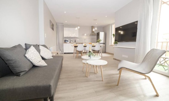 Clermont-Ferrand Apartment | Cozy Duplex av République with Kitchen & Breakfast Included