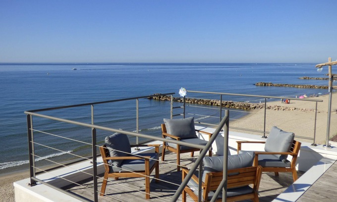 Palavas-les-Flots Apartment | Superb Duplex on the Beach, panoramic view of the Mediterranean, rated 5*, 8 Pers