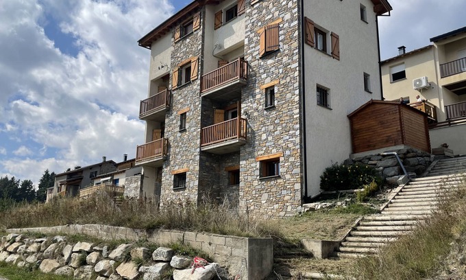 Formigueres Apartment | Inviting Duplex with Garden & Mountain View - Family Friendly