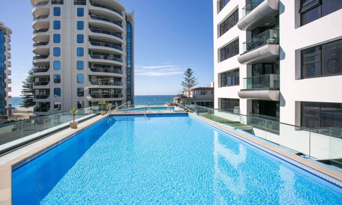 Mount Maunganui Apartment | Elegant Sea Views, Heated Pool & Gym - Guest Rated 9.8