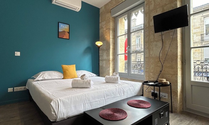 Saint-Bruno - Saint-Victor Apartment | Superb flat with air conditioning and beautiful Bordeaux stone for 2p