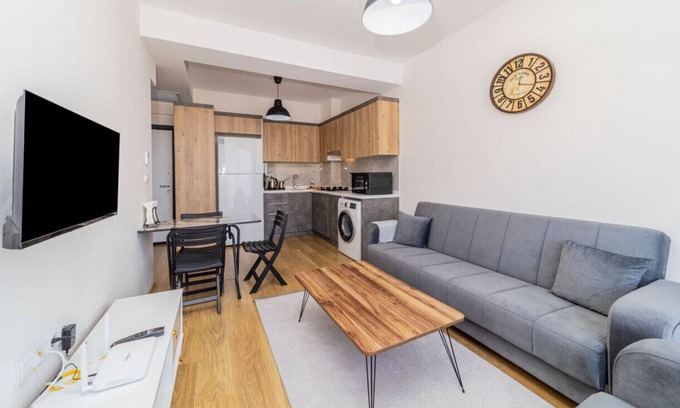 Kepez Apartment | Inviting Flat with Shared Pool in Kepez for Your Stay