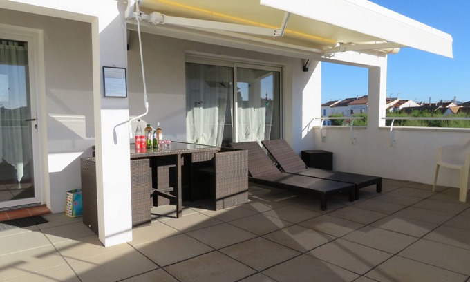 Saintes-Maries-de-la-Mer Apartment | Charming Apartment in Village Center with Ocean View