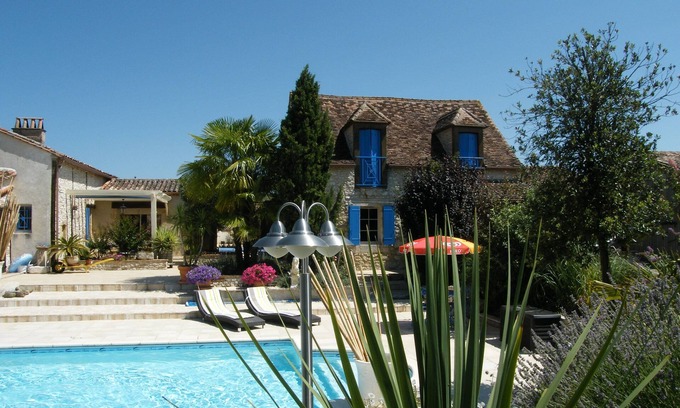 Pomport Cottage | Premier Gîte with Private Heated Pool & Ocean View