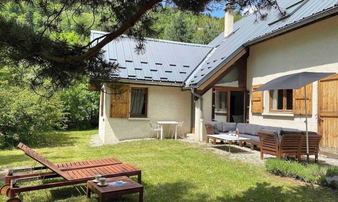 Allemond Villa | Maison Étoile: Cozy 4-Bedroom Home in Allemond Center