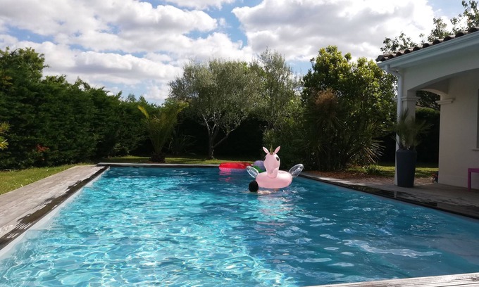 Balma House | Inviting Home for 10 with Private Pool Near Toulouse