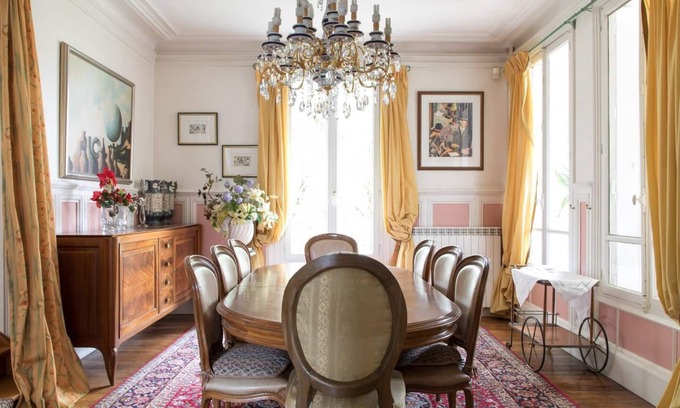 Neuilly-Plaisance House | Elegant Mansion House in Millstone - Guest Rated 10/10