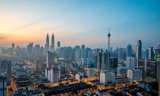 Kuala Lumpur House | Inviting Maya Twin Tower View with Pool & Pet-Friendly Stay