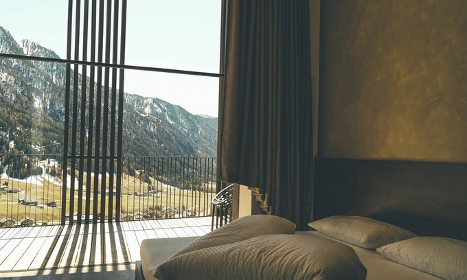 Valle di Casies Apartment | Superb Penthouse with View of the Dolomites and Sauna and pool