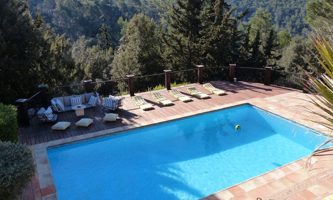 Entrecasteaux Villa | Charming Provencal Retreat with Private Heated Pool