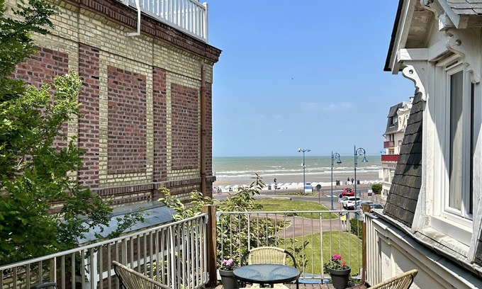 Villers-sur-Mer Apartment | Relaxing Seafront Terrace with Spa in City Center