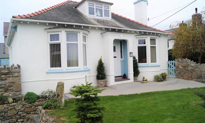 Nefyn House | Cozy Dormer Bungalow with Enclosed Garden Near Nefyn Beach
