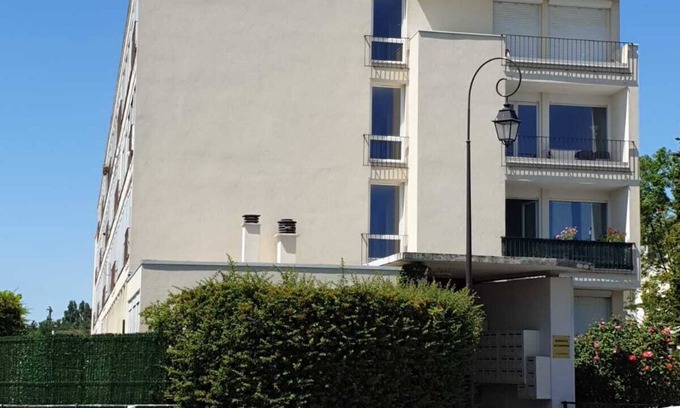Antony Apartment | Refurbished Studio Near RER B Antony + Orlyval, Family-Friendly