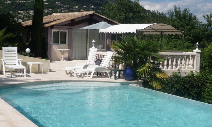 La Gaude Apartment | Inviting Studio with Terrace, Pool & Spa - Guest Rated 9.8