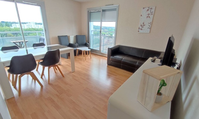 Bellevue Apartment | Welcoming T5 Apartment with Breakfast in Brest