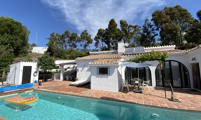 Competa Villa | Superb three bedroom south facing villa with lovely swimming pool.